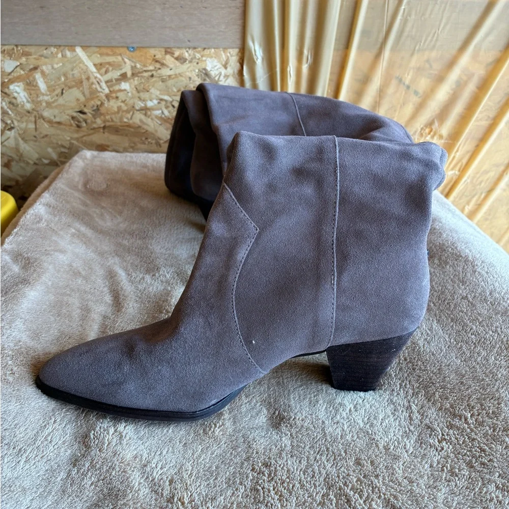NWOT Vince Camuto Sewinny Knee High Grey Suede Boots Size 8